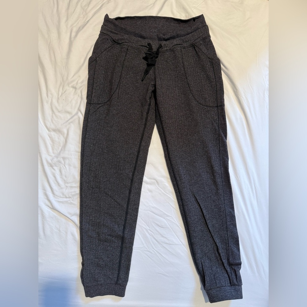 Lululemon Base Runner Pants- EUC - image 5
